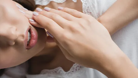 Tight Jaw Causes, Tips for Relief, and Prevention