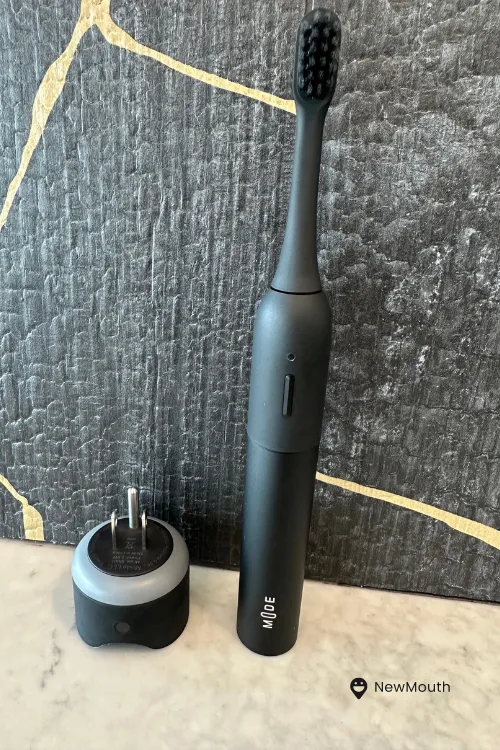 M0de Tooth Brush with adapter with logo 1