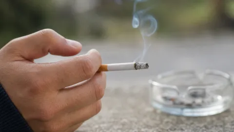 The Effect of Smoking on Your Teeth, Gums & Oral Health