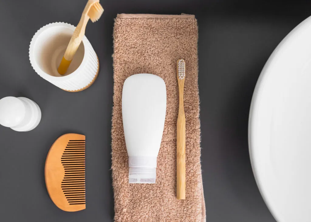 Top view of wooden tooth brushes and comb