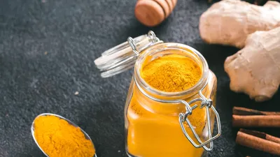 Turmeric Teeth Whitening (What the Science Says)
