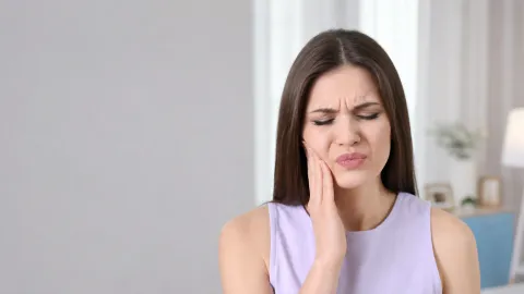 What Does Oral Thrush Look Like? Pictures, Symptoms, and Treatment
