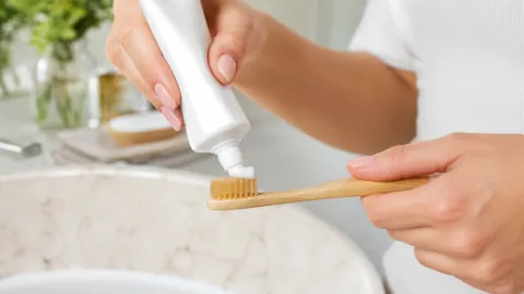 Bleeding Gums: Causes, Remedies & Treatment